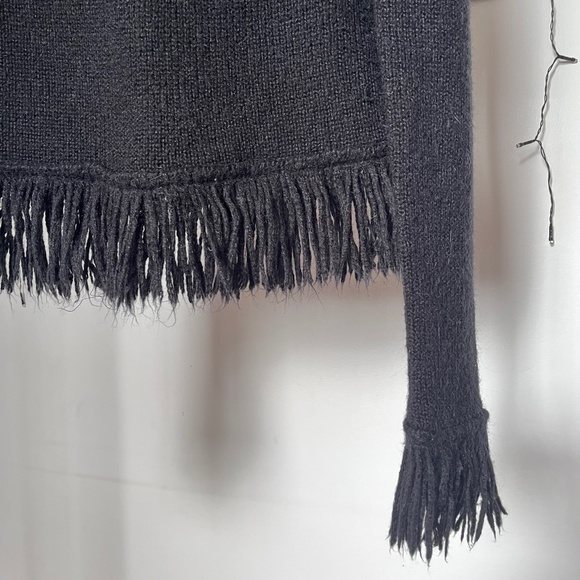 90s Vintage Fringe Trim Knit Sweater - Picture 3 of 6